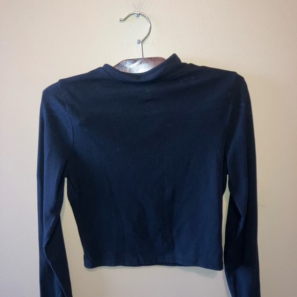 ME to WE Black Long Sleeve Crop Top - Picture 3 of 3